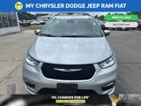 Used 2023 Chrysler Pacifica Limited image 3