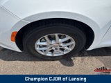Used 2025 Chrysler Pacifica Select image 2