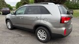 Used 2015 Kia Sorento LX image 3