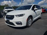 Used 2023 Chrysler Pacifica Touring-L image 4