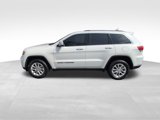 Used 2021 Jeep Grand Cherokee Laredo image 2