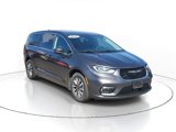 Used 2023 Chrysler Pacifica Touring-L image 4