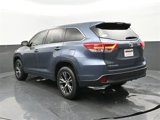Used 2018 Toyota Highlander LE image 3