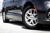 Used 2023 Chrysler Pacifica Touring-L image 2