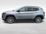 Used 2022 Jeep Compass Latitude image 2