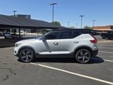 Used 2022 Volvo XC40 T5 R-Design image 4