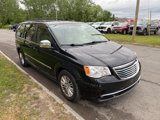Used 2015 Chrysler Town & Country Touring-L image 2