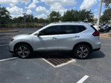 Used 2017 Nissan Rogue SL image 6