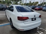 Used 2017 Volkswagen Jetta SE image 3