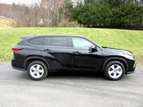 Used 2023 Toyota Highlander FWD image 2