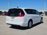 Used 2023 Chrysler Pacifica Touring-L image 3