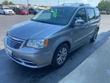 Used 2014 Chrysler Town & Country Touring-L image 3