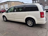 Used 2008 Chrysler Town & Country Touring image 3