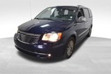 Used 2016 Chrysler Town & Country Touring-L image 2