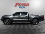 Used 2019 Toyota Tacoma TRD Sport image 2