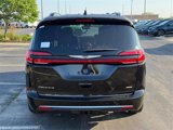 New 2025 Chrysler Pacifica Pinnacle image 4