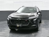 Used 2025 Chevrolet Trax RS w/ Sunroof Package image 2
