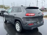 Used 2017 Jeep Cherokee Latitude image 3