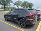 Used 2017 Jeep Grand Cherokee Altitude image 2