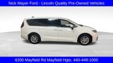 Used 2023 Chrysler Pacifica Touring-L image 2