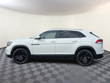 Used 2022 Volkswagen Atlas Cross Sport SE w/ Black Wheel Package image 2
