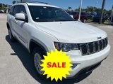 Used 2020 Jeep Grand Cherokee Laredo image 3