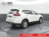 Used 2017 Nissan Rogue SV image 2