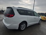 Used 2022 Chrysler Pacifica Touring-L image 4