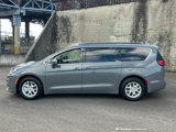 Used 2022 Chrysler Pacifica Touring-L image 3