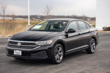 Used 2022 Volkswagen Jetta SE image 3