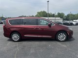 Used 2017 Chrysler Pacifica Touring-L image 4