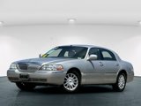 Used 2007 Lincoln Town Car Signature image 2