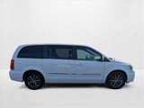 Used 2016 Chrysler Town & Country S image 4