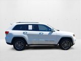 Used 2017 Jeep Grand Cherokee Limited w/ Luxury Group II image 4