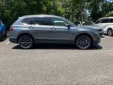 Used 2024 Volkswagen Tiguan SE image 2