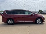 Used 2019 Chrysler Pacifica Touring-L image 2