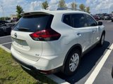 Used 2020 Nissan Rogue SV image 2