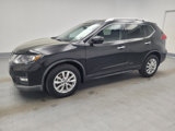 Used 2017 Nissan Rogue SV image 2