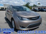 Used 2017 Chrysler Pacifica Touring-L image 3