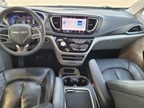 Used 2022 Chrysler Pacifica Touring-L image 6