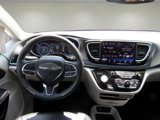 Used 2023 Chrysler Pacifica Touring-L image 5