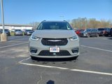 Used 2022 Chrysler Pacifica Touring-L image 3