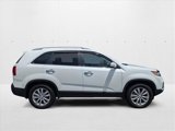 Used 2011 Kia Sorento EX w/ Premium Pkg image 4