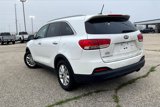 Used 2017 Kia Sorento LX image 3