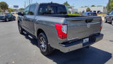 Used 2022 Nissan Titan SV w/ SV Convenience Package image 6