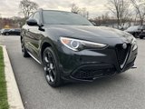 Used 2022 Alfa Romeo Stelvio Veloce image 2