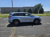 Used 2018 Toyota Highlander XLE image 6