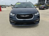 Used 2023 Chrysler Pacifica Limited image 3