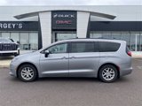 Used 2017 Chrysler Pacifica Touring image 2
