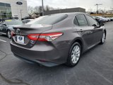 Used 2018 Toyota Camry LE image 5